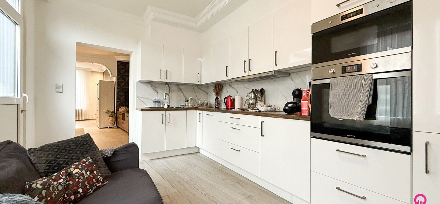 Bij ImmoFusion 7/7 “open huis”: klik op onze 3D-TOUR. Ervaar vastgoed alsof je er zelf doorloopt!

Welkom in deze prachtig gerenoveerde woning, gelegen in het bruisende hart van Beringen! Deze ruime en energiezuinige woning biedt een bewoonbare opperv
