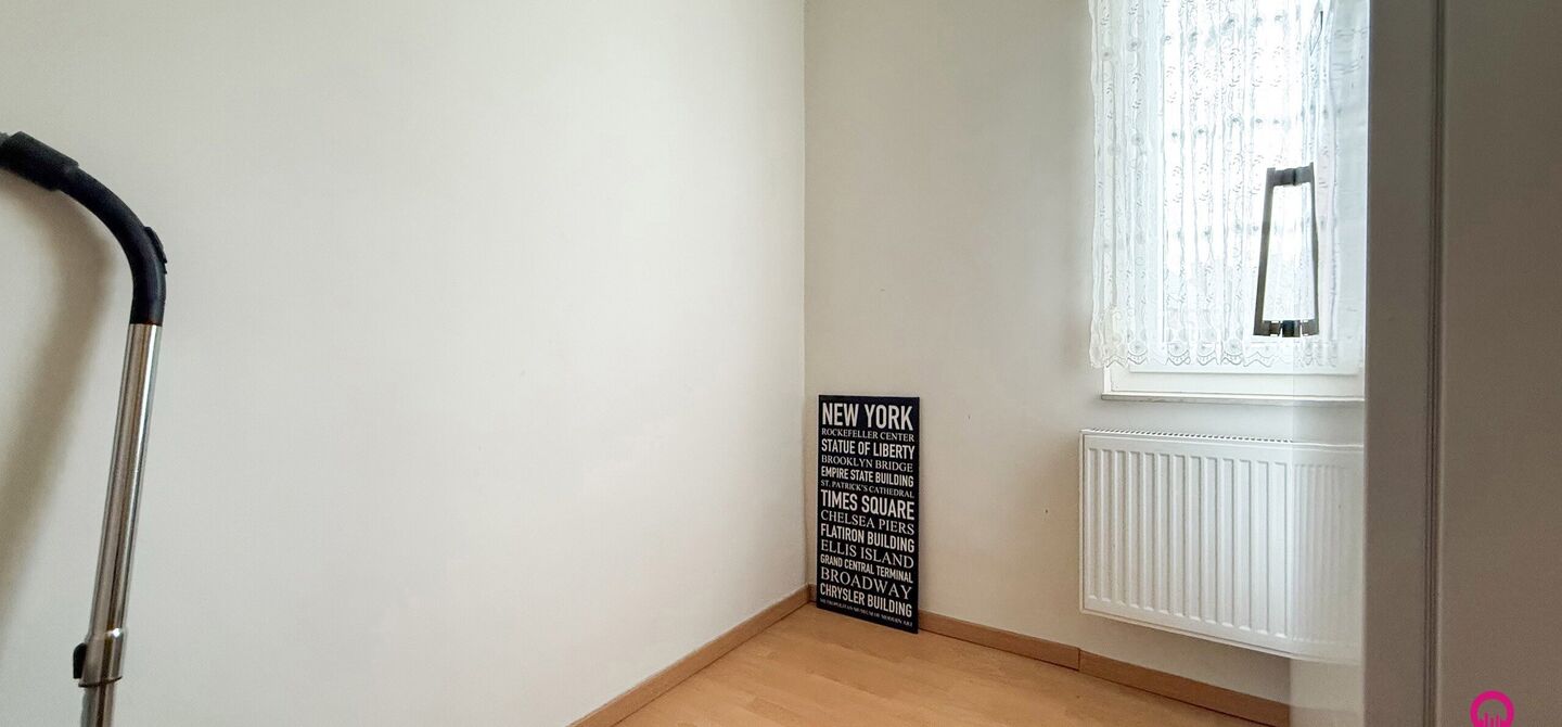 Bij ImmoFusion 7/7 “open huis”: klik op onze 3D-TOUR. Ervaar vastgoed alsof je er zelf doorloopt!

Welkom in deze prachtig gerenoveerde woning, gelegen in het bruisende hart van Beringen! Deze ruime en energiezuinige woning biedt een bewoonbare opperv