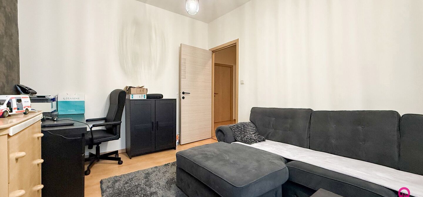 Bij ImmoFusion 7/7 “open huis”: klik op onze 3D-TOUR. Ervaar vastgoed alsof je er zelf doorloopt!

Welkom in deze prachtig gerenoveerde woning, gelegen in het bruisende hart van Beringen! Deze ruime en energiezuinige woning biedt een bewoonbare opperv
