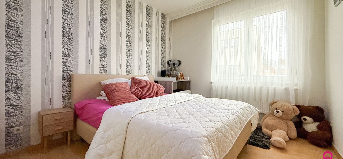 Bij ImmoFusion 7/7 “open huis”: klik op onze 3D-TOUR. Ervaar vastgoed alsof je er zelf doorloopt!

Welkom in deze prachtig gerenoveerde woning, gelegen in het bruisende hart van Beringen! Deze ruime en energiezuinige woning biedt een bewoonbare opperv