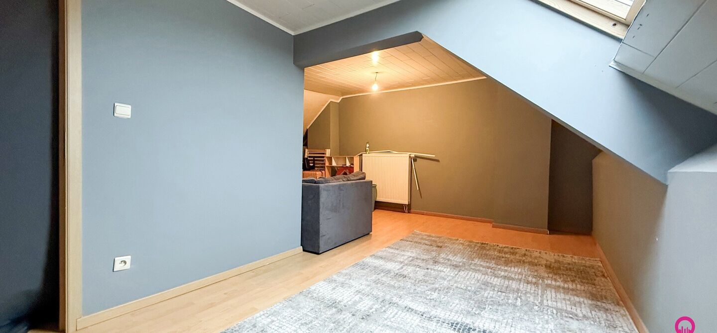 Bij ImmoFusion 7/7 “open huis”: klik op onze 3D-TOUR. Ervaar vastgoed alsof je er zelf doorloopt!

Welkom in deze prachtig gerenoveerde woning, gelegen in het bruisende hart van Beringen! Deze ruime en energiezuinige woning biedt een bewoonbare opperv