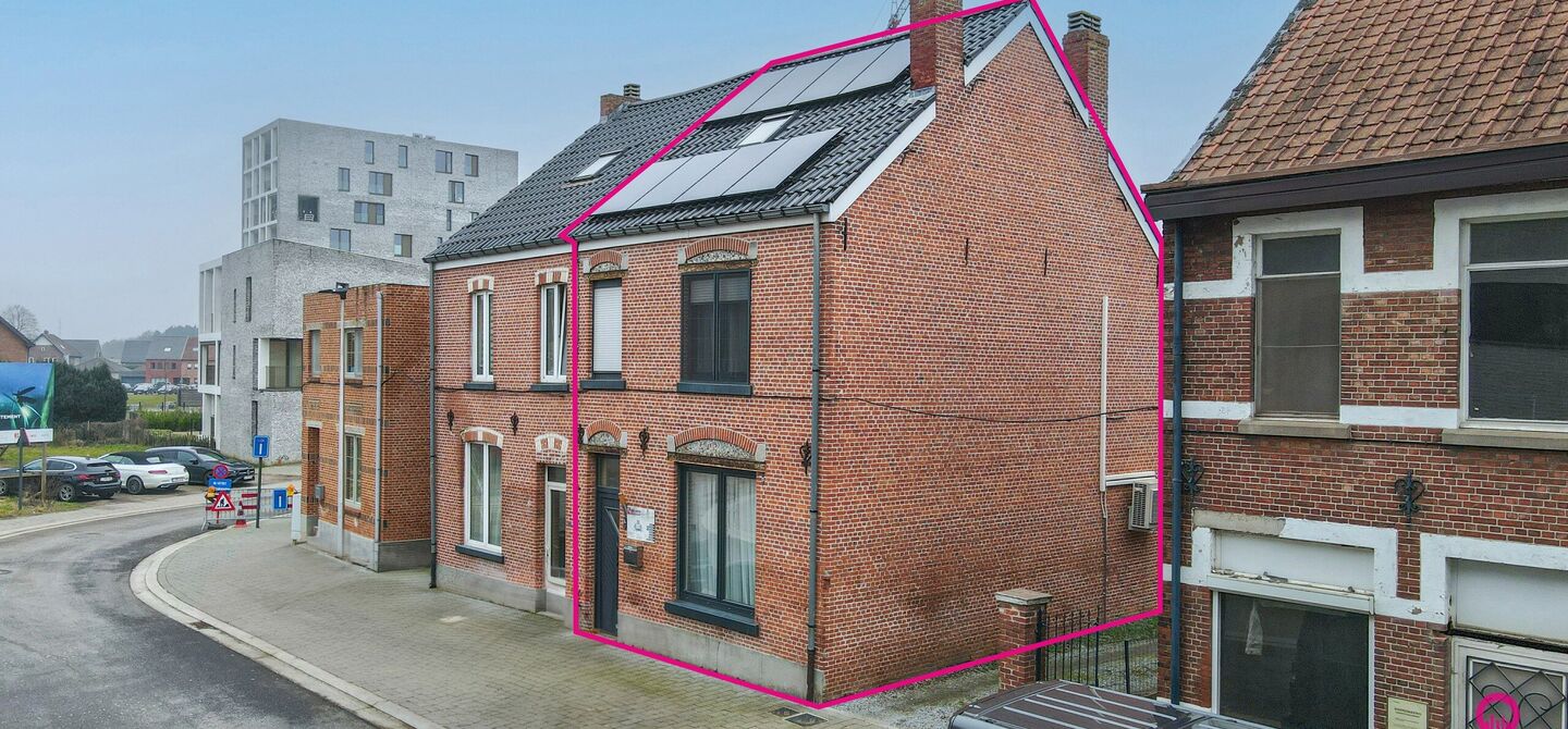 Bij ImmoFusion 7/7 “open huis”: klik op onze 3D-TOUR. Ervaar vastgoed alsof je er zelf doorloopt!

Welkom in deze prachtig gerenoveerde woning, gelegen in het bruisende hart van Beringen! Deze ruime en energiezuinige woning biedt een bewoonbare opperv