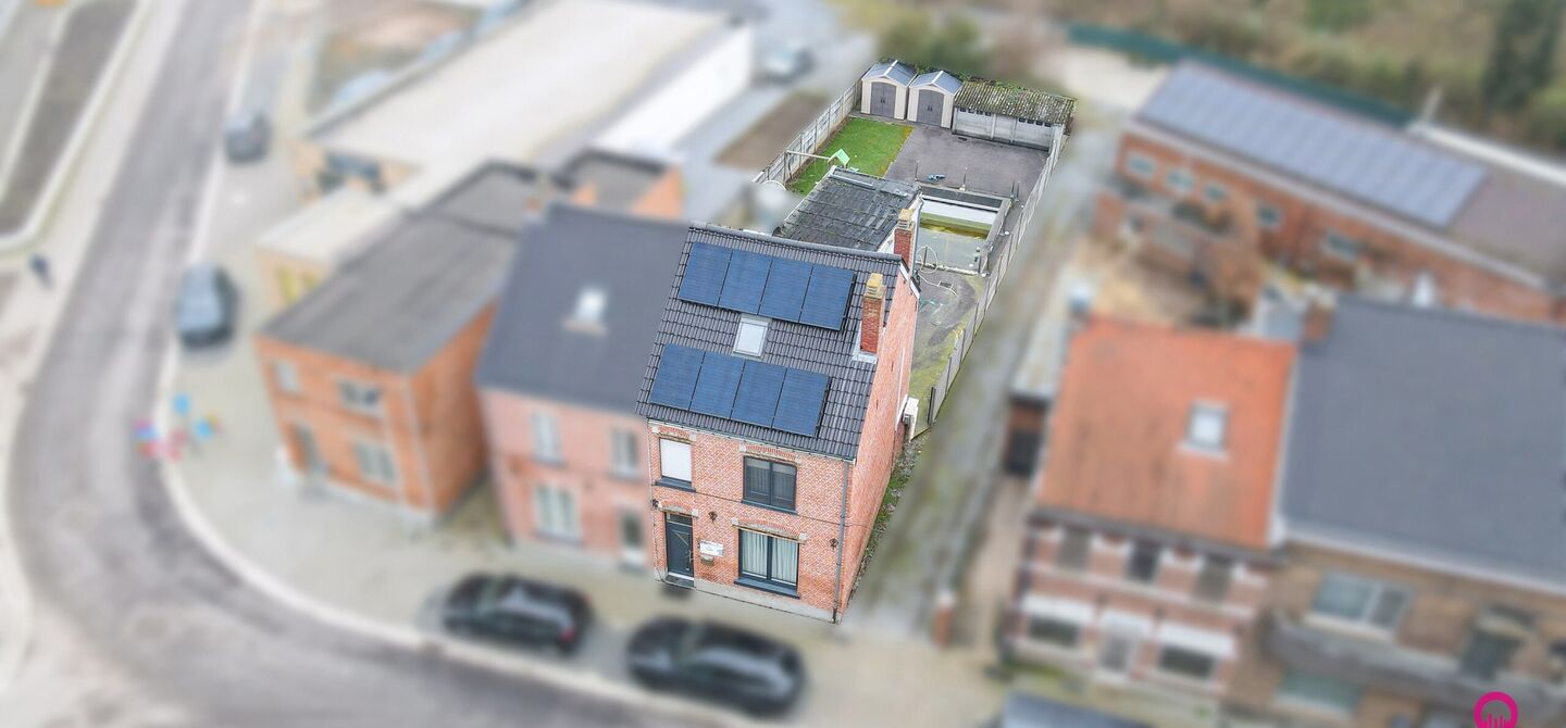 Bij ImmoFusion 7/7 “open huis”: klik op onze 3D-TOUR. Ervaar vastgoed alsof je er zelf doorloopt!

Welkom in deze prachtig gerenoveerde woning, gelegen in het bruisende hart van Beringen! Deze ruime en energiezuinige woning biedt een bewoonbare opperv