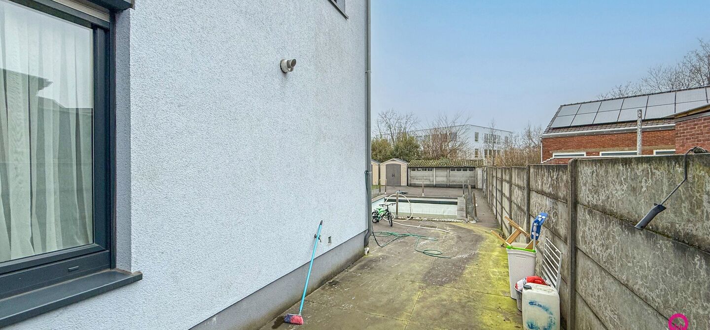 Bij ImmoFusion 7/7 “open huis”: klik op onze 3D-TOUR. Ervaar vastgoed alsof je er zelf doorloopt!

Welkom in deze prachtig gerenoveerde woning, gelegen in het bruisende hart van Beringen! Deze ruime en energiezuinige woning biedt een bewoonbare opperv