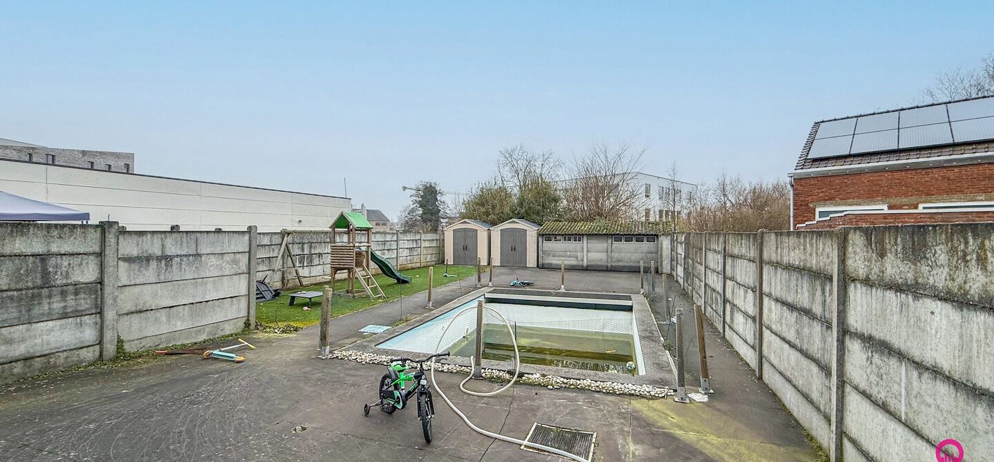 Bij ImmoFusion 7/7 “open huis”: klik op onze 3D-TOUR. Ervaar vastgoed alsof je er zelf doorloopt!

Welkom in deze prachtig gerenoveerde woning, gelegen in het bruisende hart van Beringen! Deze ruime en energiezuinige woning biedt een bewoonbare opperv