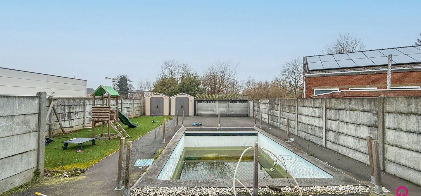 Bij ImmoFusion 7/7 “open huis”: klik op onze 3D-TOUR. Ervaar vastgoed alsof je er zelf doorloopt!

Welkom in deze prachtig gerenoveerde woning, gelegen in het bruisende hart van Beringen! Deze ruime en energiezuinige woning biedt een bewoonbare opperv
