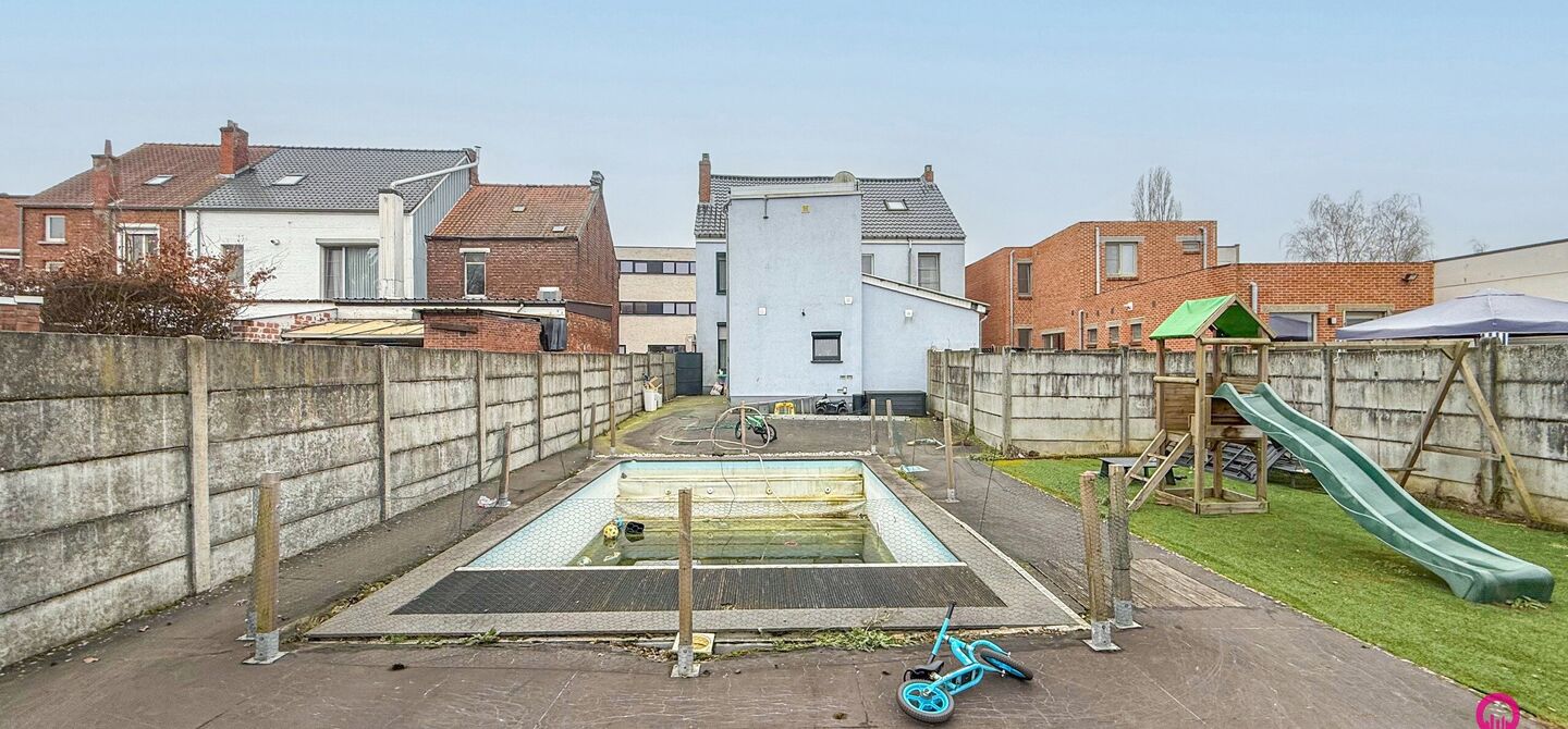 Bij ImmoFusion 7/7 “open huis”: klik op onze 3D-TOUR. Ervaar vastgoed alsof je er zelf doorloopt!

Welkom in deze prachtig gerenoveerde woning, gelegen in het bruisende hart van Beringen! Deze ruime en energiezuinige woning biedt een bewoonbare opperv