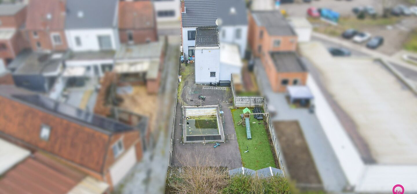 Bij ImmoFusion 7/7 “open huis”: klik op onze 3D-TOUR. Ervaar vastgoed alsof je er zelf doorloopt!

Welkom in deze prachtig gerenoveerde woning, gelegen in het bruisende hart van Beringen! Deze ruime en energiezuinige woning biedt een bewoonbare opperv