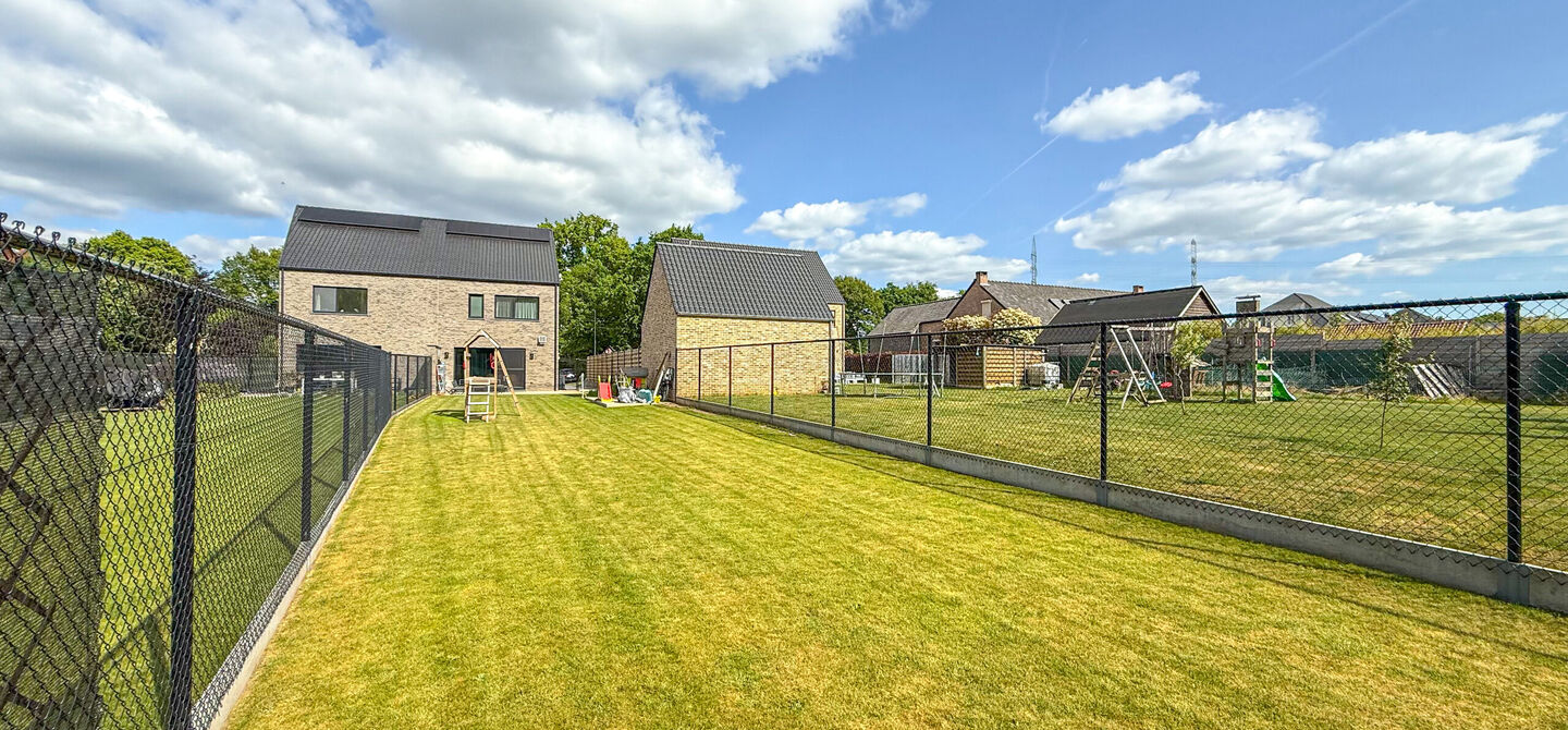 Bij ImmoFusion  7/7 “open huis”  : klik op onze 3D-TOUR.
Ervaar vastgoed alsof je er zelf doorloopt!

Welkom in deze schitterende halfopen BEN-nieuwbouwwoning in Paal, voorzien van vier slaapkamers. Kopen is verhuizen: deze woning is helemaal klaar om