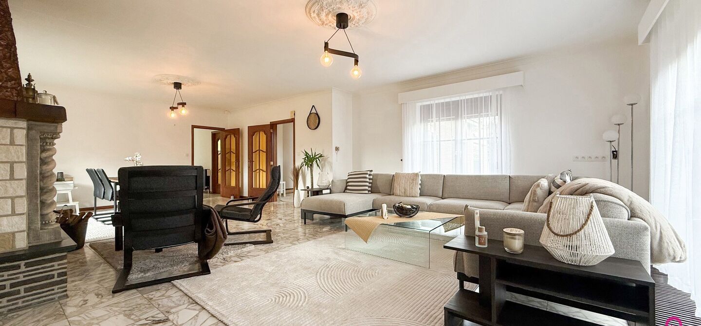 Bij ImmoFusion 7/7 “open huis” : klik op onze 3D-TOUR.
Ervaar vastgoed alsof je er zelf doorloopt!

Welkom in deze charmante, instapklare woning in de Pannehoefstraat 39 te Koersel, ideaal gelegen in een rustige, groene buurt op slechts 2 km van het b