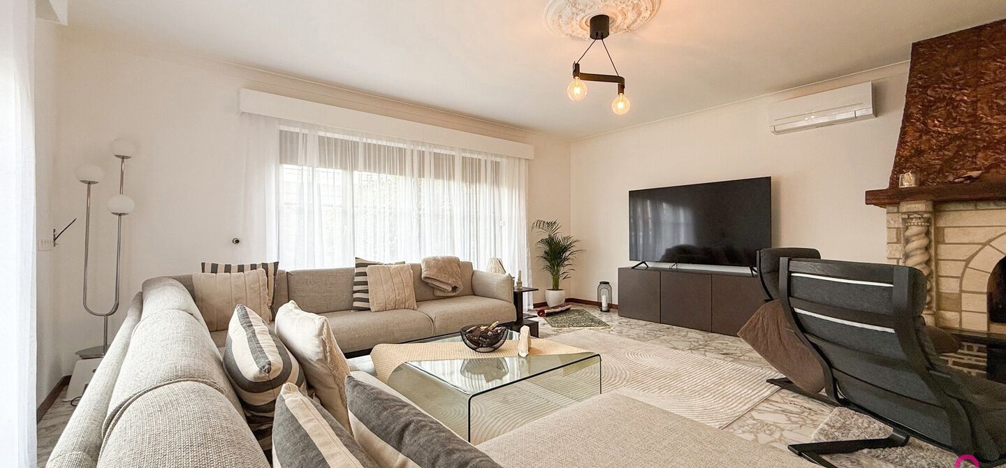Bij ImmoFusion 7/7 “open huis” : klik op onze 3D-TOUR.
Ervaar vastgoed alsof je er zelf doorloopt!

Welkom in deze charmante, instapklare woning in de Pannehoefstraat 39 te Koersel, ideaal gelegen in een rustige, groene buurt op slechts 2 km van het b