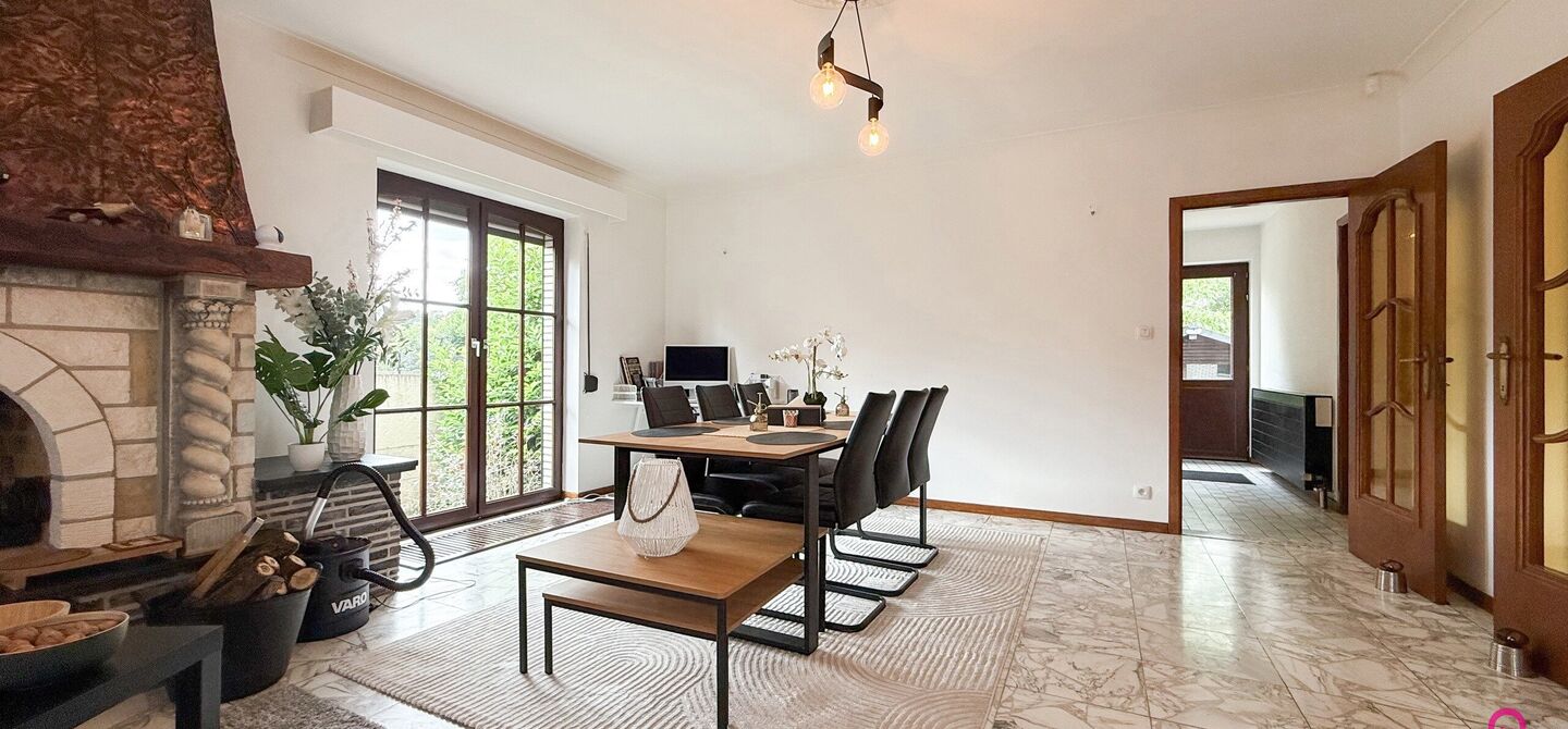 Bij ImmoFusion 7/7 “open huis” : klik op onze 3D-TOUR.
Ervaar vastgoed alsof je er zelf doorloopt!

Welkom in deze charmante, instapklare woning in de Pannehoefstraat 39 te Koersel, ideaal gelegen in een rustige, groene buurt op slechts 2 km van het b