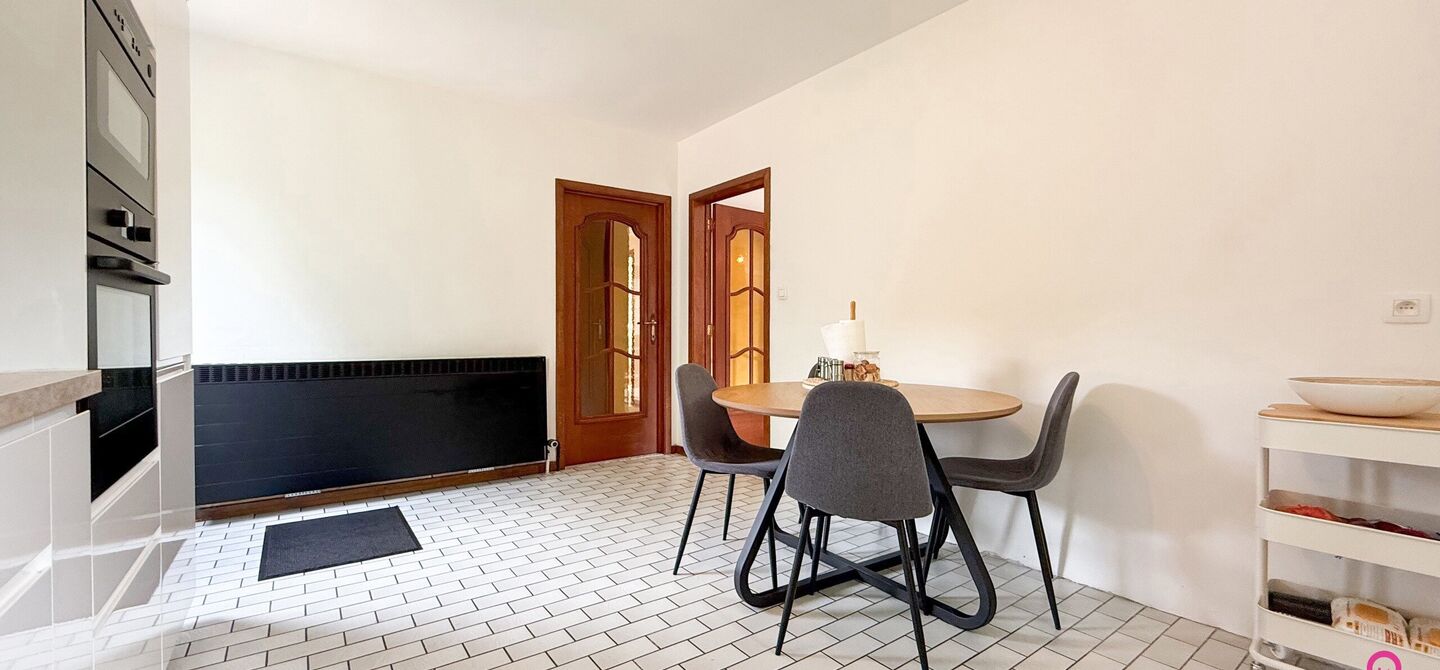 Bij ImmoFusion 7/7 “open huis” : klik op onze 3D-TOUR.
Ervaar vastgoed alsof je er zelf doorloopt!

Welkom in deze charmante, instapklare woning in de Pannehoefstraat 39 te Koersel, ideaal gelegen in een rustige, groene buurt op slechts 2 km van het b
