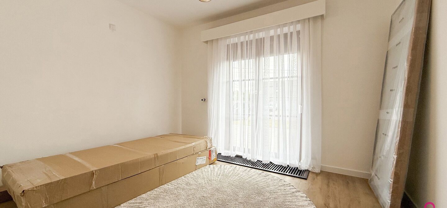 Bij ImmoFusion 7/7 “open huis” : klik op onze 3D-TOUR.
Ervaar vastgoed alsof je er zelf doorloopt!

Welkom in deze charmante, instapklare woning in de Pannehoefstraat 39 te Koersel, ideaal gelegen in een rustige, groene buurt op slechts 2 km van het b