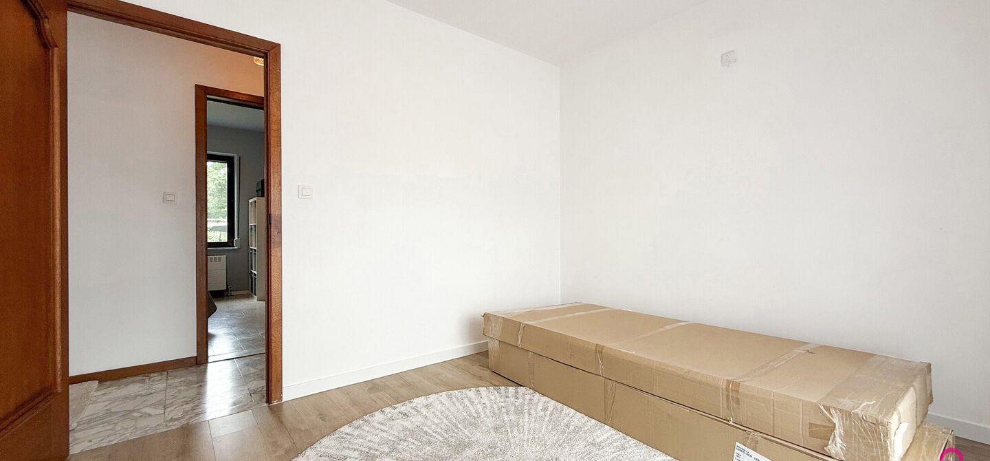 Bij ImmoFusion 7/7 “open huis” : klik op onze 3D-TOUR.
Ervaar vastgoed alsof je er zelf doorloopt!

Welkom in deze charmante, instapklare woning in de Pannehoefstraat 39 te Koersel, ideaal gelegen in een rustige, groene buurt op slechts 2 km van het b