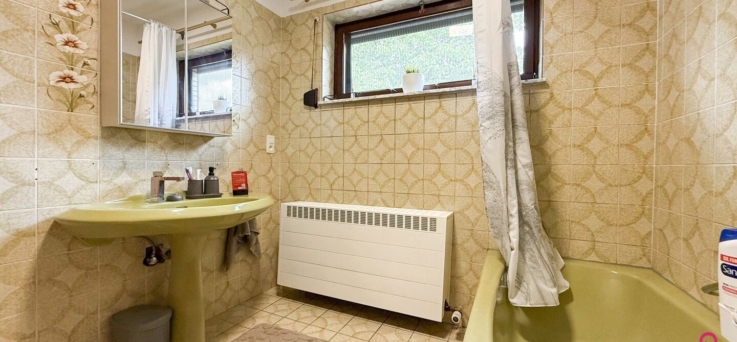 Bij ImmoFusion 7/7 “open huis” : klik op onze 3D-TOUR.
Ervaar vastgoed alsof je er zelf doorloopt!

Welkom in deze charmante, instapklare woning in de Pannehoefstraat 39 te Koersel, ideaal gelegen in een rustige, groene buurt op slechts 2 km van het b
