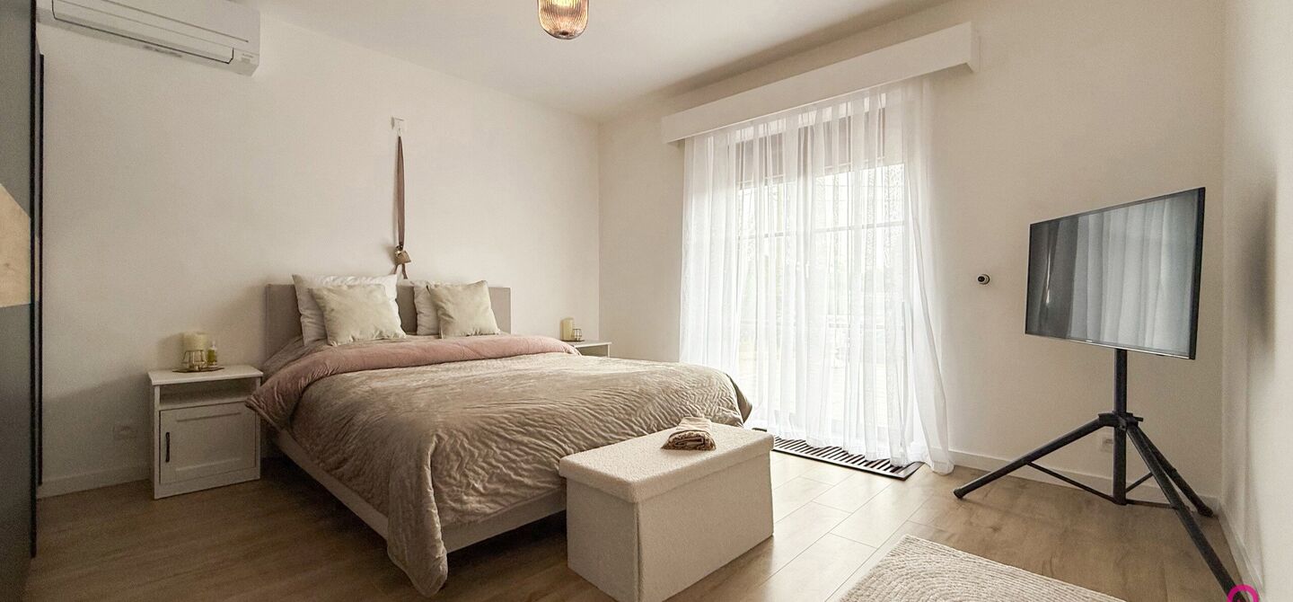 Bij ImmoFusion 7/7 “open huis” : klik op onze 3D-TOUR.
Ervaar vastgoed alsof je er zelf doorloopt!

Welkom in deze charmante, instapklare woning in de Pannehoefstraat 39 te Koersel, ideaal gelegen in een rustige, groene buurt op slechts 2 km van het b