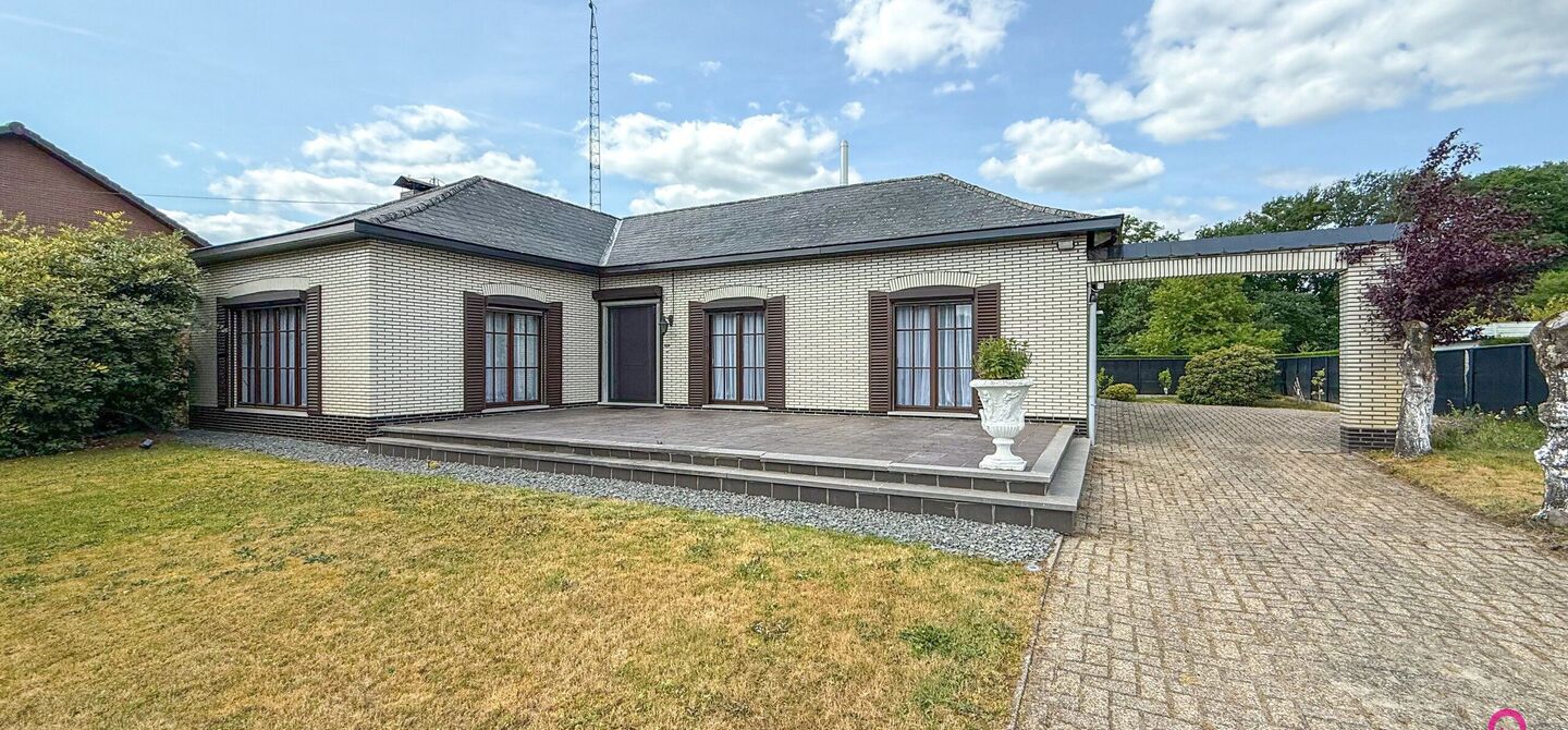 Bij ImmoFusion 7/7 “open huis” : klik op onze 3D-TOUR.
Ervaar vastgoed alsof je er zelf doorloopt!

Welkom in deze charmante, instapklare woning in de Pannehoefstraat 39 te Koersel, ideaal gelegen in een rustige, groene buurt op slechts 2 km van het b