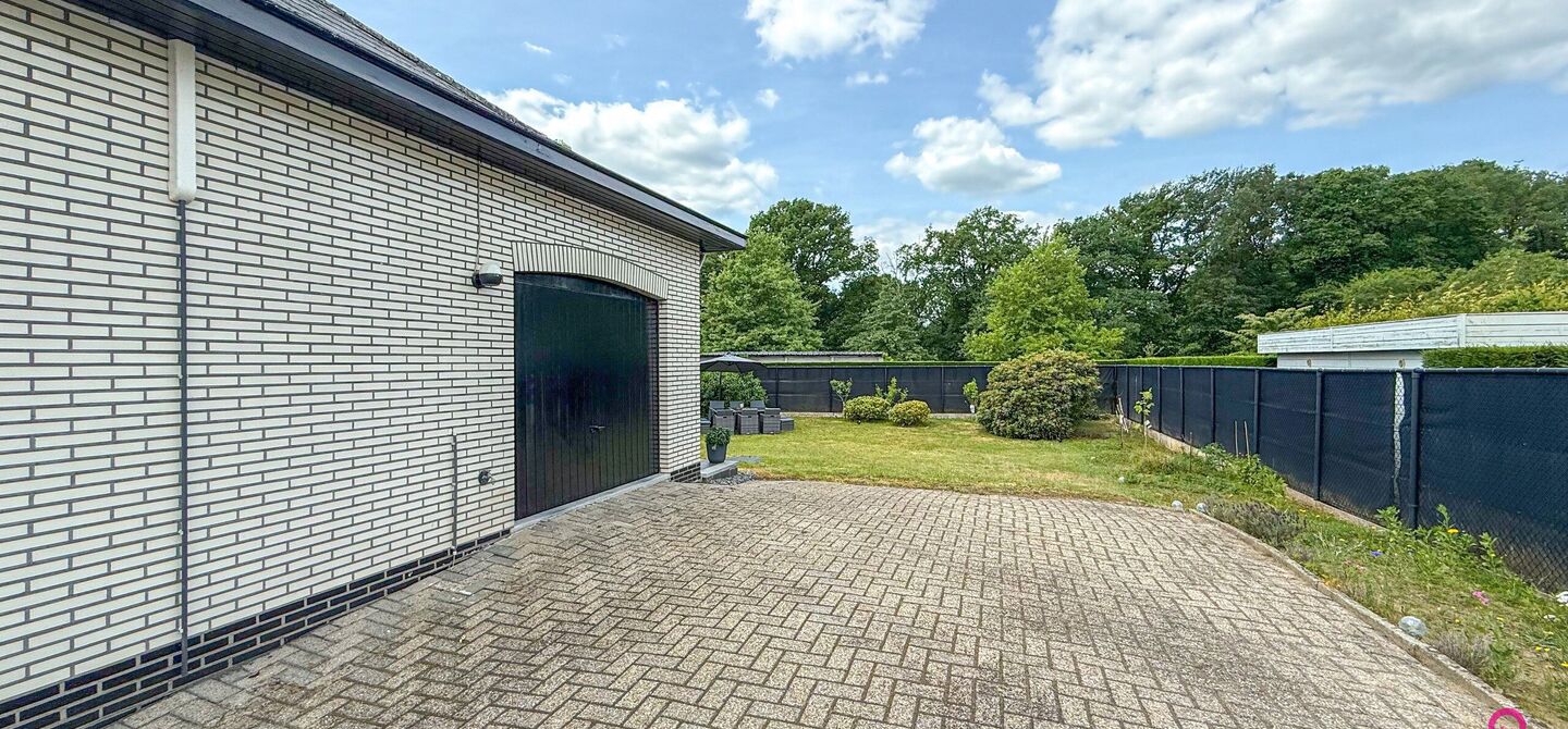 Bij ImmoFusion 7/7 “open huis” : klik op onze 3D-TOUR.
Ervaar vastgoed alsof je er zelf doorloopt!

Welkom in deze charmante, instapklare woning in de Pannehoefstraat 39 te Koersel, ideaal gelegen in een rustige, groene buurt op slechts 2 km van het b
