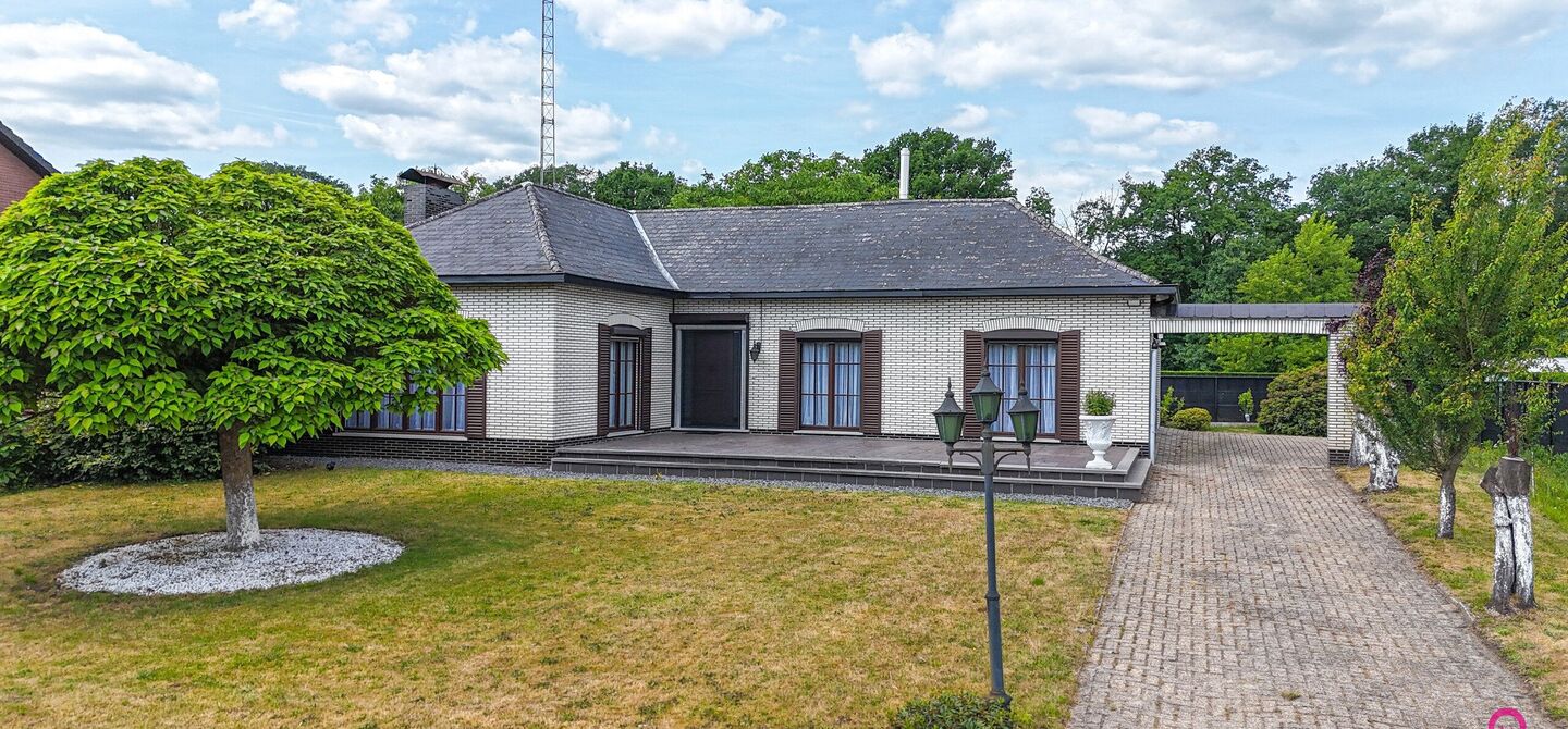 Bij ImmoFusion 7/7 “open huis” : klik op onze 3D-TOUR.
Ervaar vastgoed alsof je er zelf doorloopt!

Welkom in deze charmante, instapklare woning in de Pannehoefstraat 39 te Koersel, ideaal gelegen in een rustige, groene buurt op slechts 2 km van het b