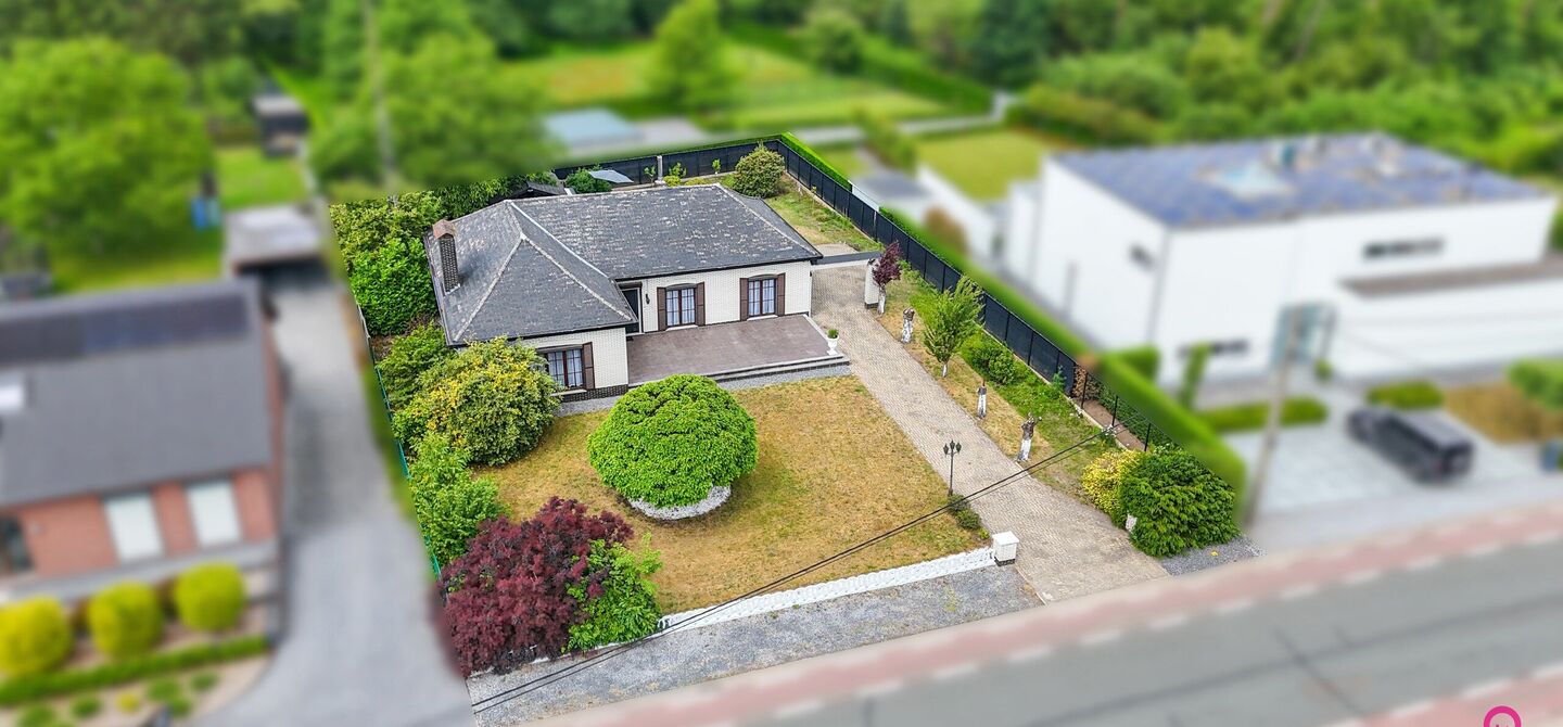 Bij ImmoFusion 7/7 “open huis” : klik op onze 3D-TOUR.
Ervaar vastgoed alsof je er zelf doorloopt!

Welkom in deze charmante, instapklare woning in de Pannehoefstraat 39 te Koersel, ideaal gelegen in een rustige, groene buurt op slechts 2 km van het b