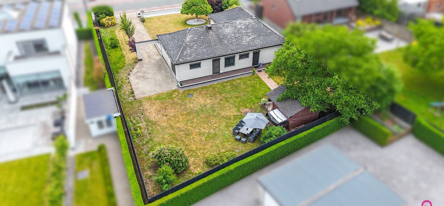 Bij ImmoFusion 7/7 “open huis” : klik op onze 3D-TOUR.
Ervaar vastgoed alsof je er zelf doorloopt!

Welkom in deze charmante, instapklare woning in de Pannehoefstraat 39 te Koersel, ideaal gelegen in een rustige, groene buurt op slechts 2 km van het b