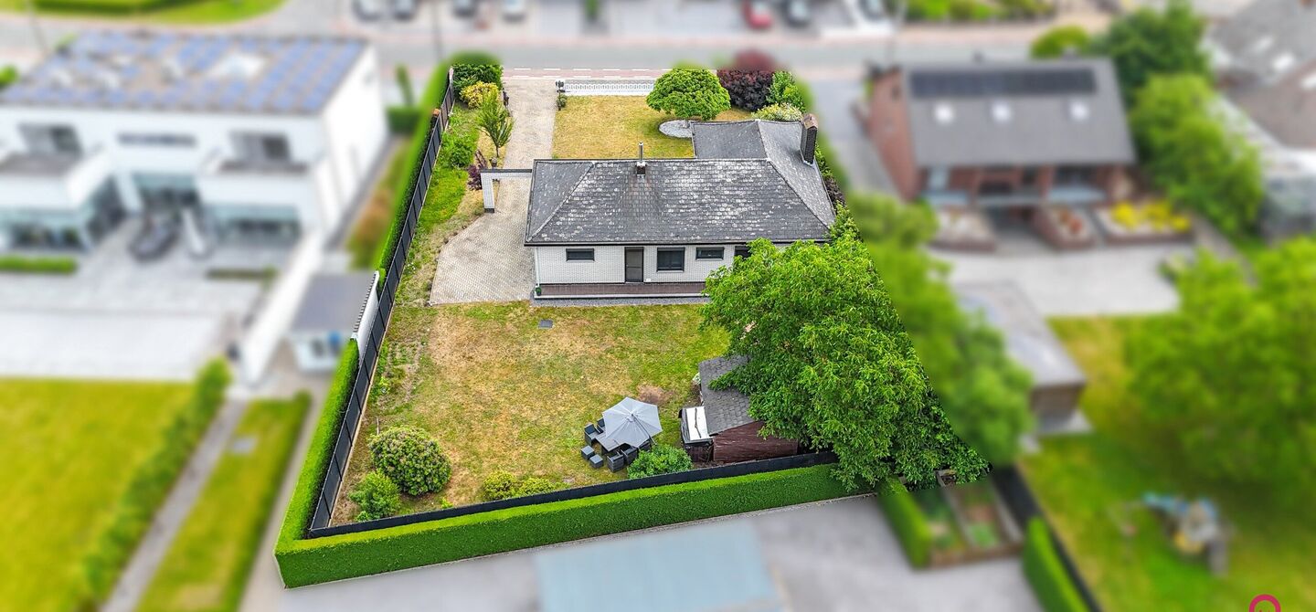 Bij ImmoFusion 7/7 “open huis” : klik op onze 3D-TOUR.
Ervaar vastgoed alsof je er zelf doorloopt!

Welkom in deze charmante, instapklare woning in de Pannehoefstraat 39 te Koersel, ideaal gelegen in een rustige, groene buurt op slechts 2 km van het b