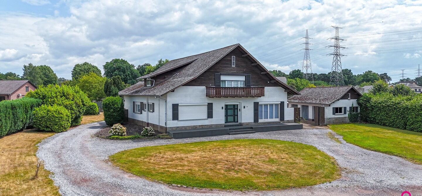 Bij ImmoFusion 7/7 “open huis”: klik op onze 3D-TOUR.
Ervaar vastgoed alsof je er zelf doorloopt!

Welkom op de Beverlosesteenweg 408 in Beringen: een uitzonderlijk ruime en volledig instapklare woning met maar liefst 6 slaapkamers, 2 badkamers, garag