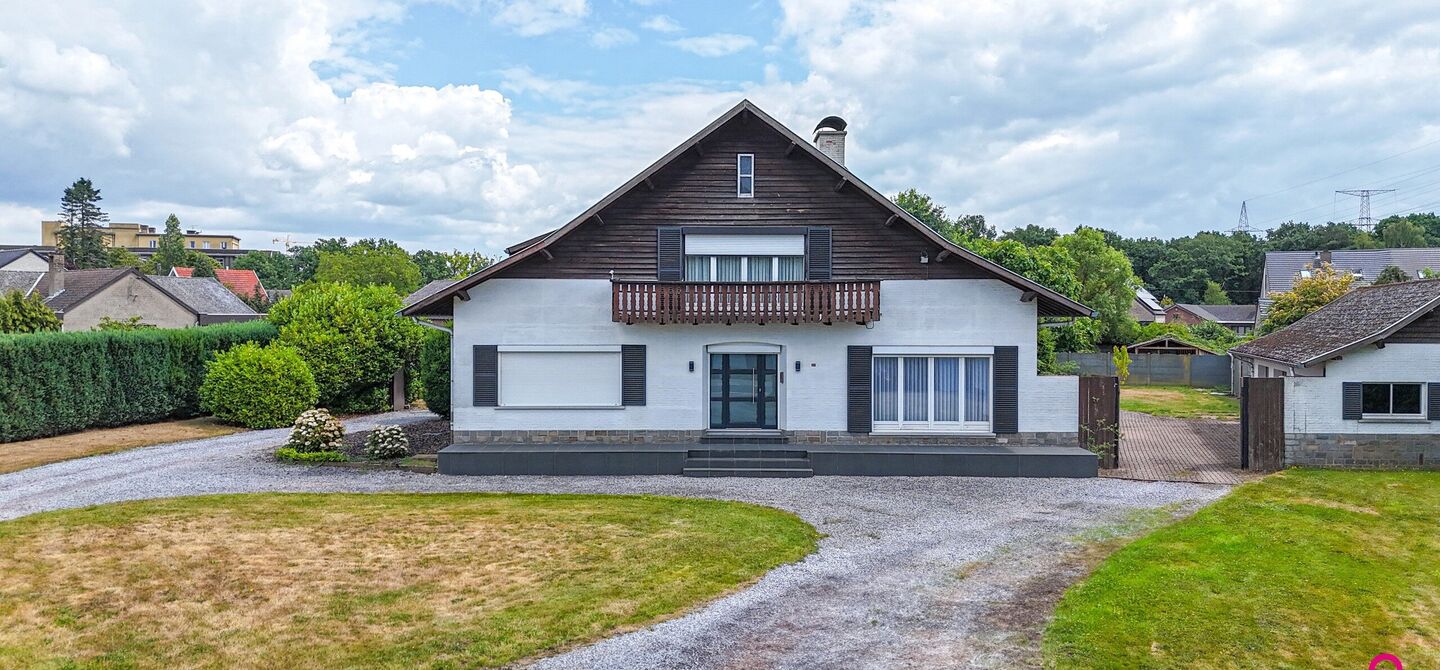 Bij ImmoFusion 7/7 “open huis”: klik op onze 3D-TOUR.
Ervaar vastgoed alsof je er zelf doorloopt!

Welkom op de Beverlosesteenweg 408 in Beringen: een uitzonderlijk ruime en volledig instapklare woning met maar liefst 6 slaapkamers, 2 badkamers, garag