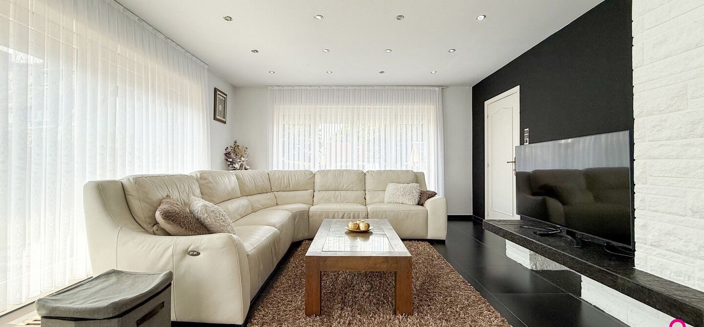 Bij ImmoFusion 7/7 “open huis”: klik op onze 3D-TOUR.
Ervaar vastgoed alsof je er zelf doorloopt!

Welkom op de Beverlosesteenweg 408 in Beringen: een uitzonderlijk ruime en volledig instapklare woning met maar liefst 6 slaapkamers, 2 badkamers, garag
