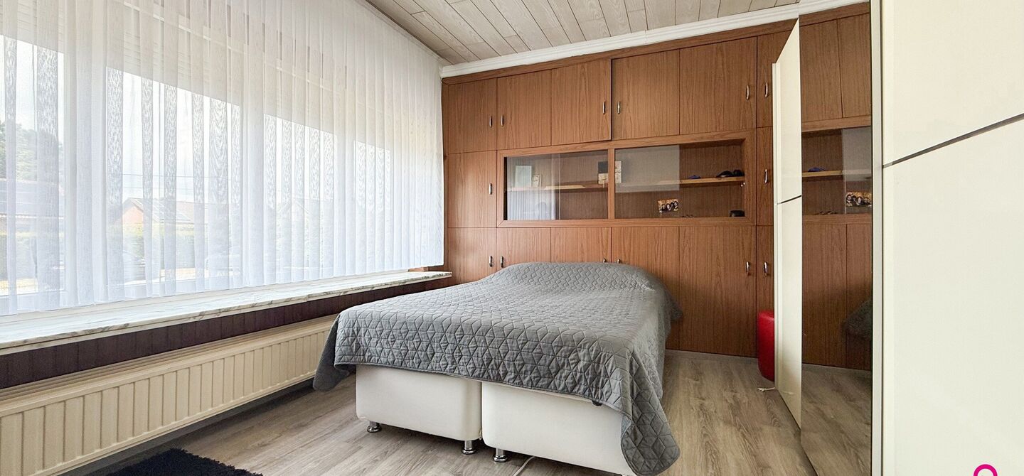 Bij ImmoFusion 7/7 “open huis”: klik op onze 3D-TOUR.
Ervaar vastgoed alsof je er zelf doorloopt!

Welkom op de Beverlosesteenweg 408 in Beringen: een uitzonderlijk ruime en volledig instapklare woning met maar liefst 6 slaapkamers, 2 badkamers, garag