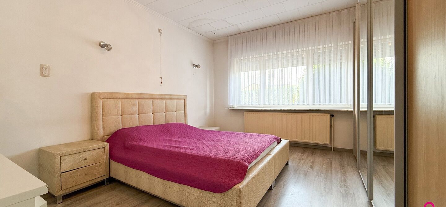Bij ImmoFusion 7/7 “open huis”: klik op onze 3D-TOUR.
Ervaar vastgoed alsof je er zelf doorloopt!

Welkom op de Beverlosesteenweg 408 in Beringen: een uitzonderlijk ruime en volledig instapklare woning met maar liefst 6 slaapkamers, 2 badkamers, garag