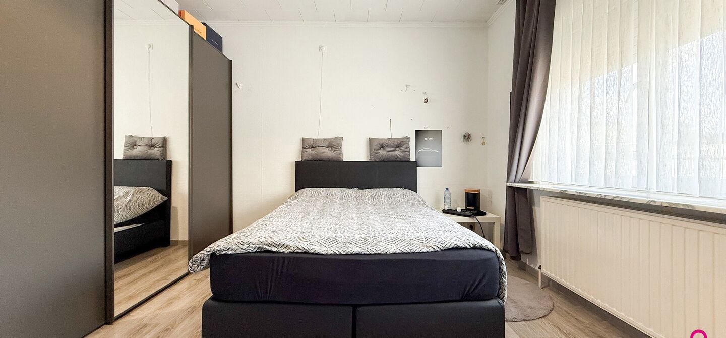 Bij ImmoFusion 7/7 “open huis”: klik op onze 3D-TOUR.
Ervaar vastgoed alsof je er zelf doorloopt!

Welkom op de Beverlosesteenweg 408 in Beringen: een uitzonderlijk ruime en volledig instapklare woning met maar liefst 6 slaapkamers, 2 badkamers, garag