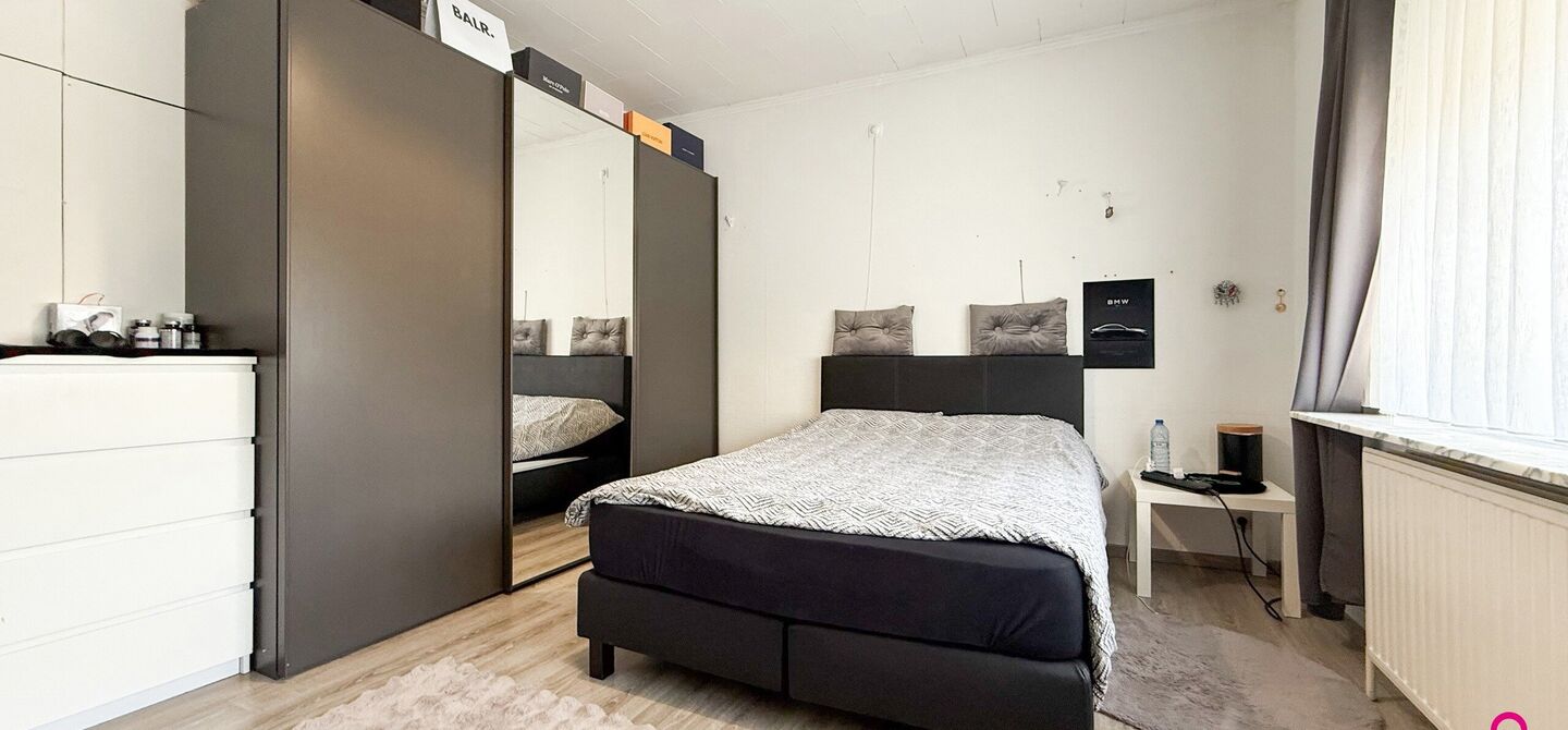 Bij ImmoFusion 7/7 “open huis”: klik op onze 3D-TOUR.
Ervaar vastgoed alsof je er zelf doorloopt!

Welkom op de Beverlosesteenweg 408 in Beringen: een uitzonderlijk ruime en volledig instapklare woning met maar liefst 6 slaapkamers, 2 badkamers, garag