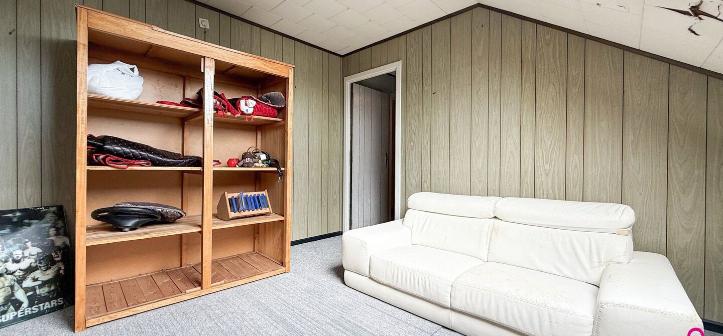 Bij ImmoFusion 7/7 “open huis”: klik op onze 3D-TOUR.
Ervaar vastgoed alsof je er zelf doorloopt!

Welkom op de Beverlosesteenweg 408 in Beringen: een uitzonderlijk ruime en volledig instapklare woning met maar liefst 6 slaapkamers, 2 badkamers, garag