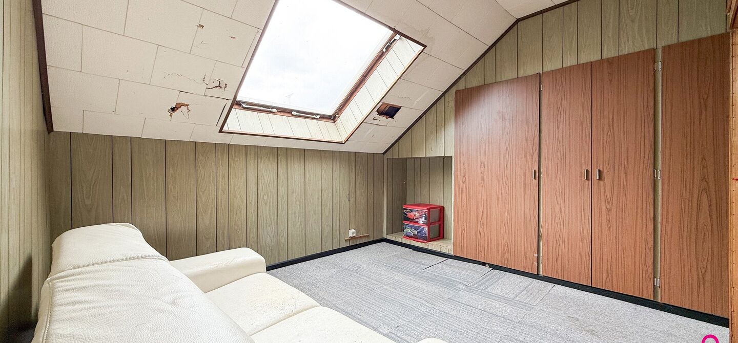 Bij ImmoFusion 7/7 “open huis”: klik op onze 3D-TOUR.
Ervaar vastgoed alsof je er zelf doorloopt!

Welkom op de Beverlosesteenweg 408 in Beringen: een uitzonderlijk ruime en volledig instapklare woning met maar liefst 6 slaapkamers, 2 badkamers, garag