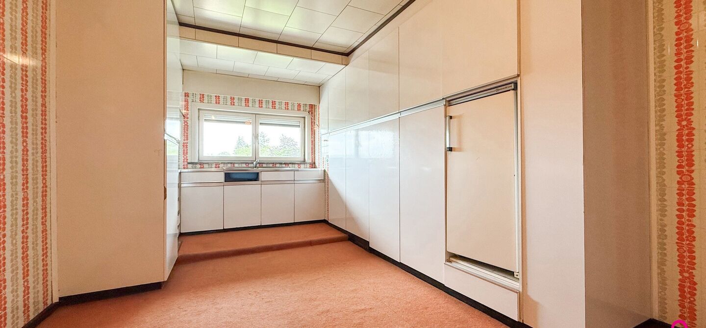 Bij ImmoFusion 7/7 “open huis”: klik op onze 3D-TOUR.
Ervaar vastgoed alsof je er zelf doorloopt!

Welkom op de Beverlosesteenweg 408 in Beringen: een uitzonderlijk ruime en volledig instapklare woning met maar liefst 6 slaapkamers, 2 badkamers, garag