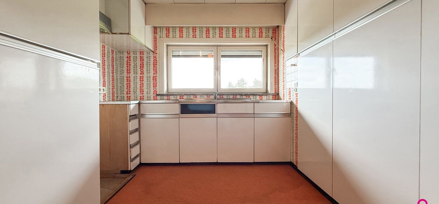 Bij ImmoFusion 7/7 “open huis”: klik op onze 3D-TOUR.
Ervaar vastgoed alsof je er zelf doorloopt!

Welkom op de Beverlosesteenweg 408 in Beringen: een uitzonderlijk ruime en volledig instapklare woning met maar liefst 6 slaapkamers, 2 badkamers, garag