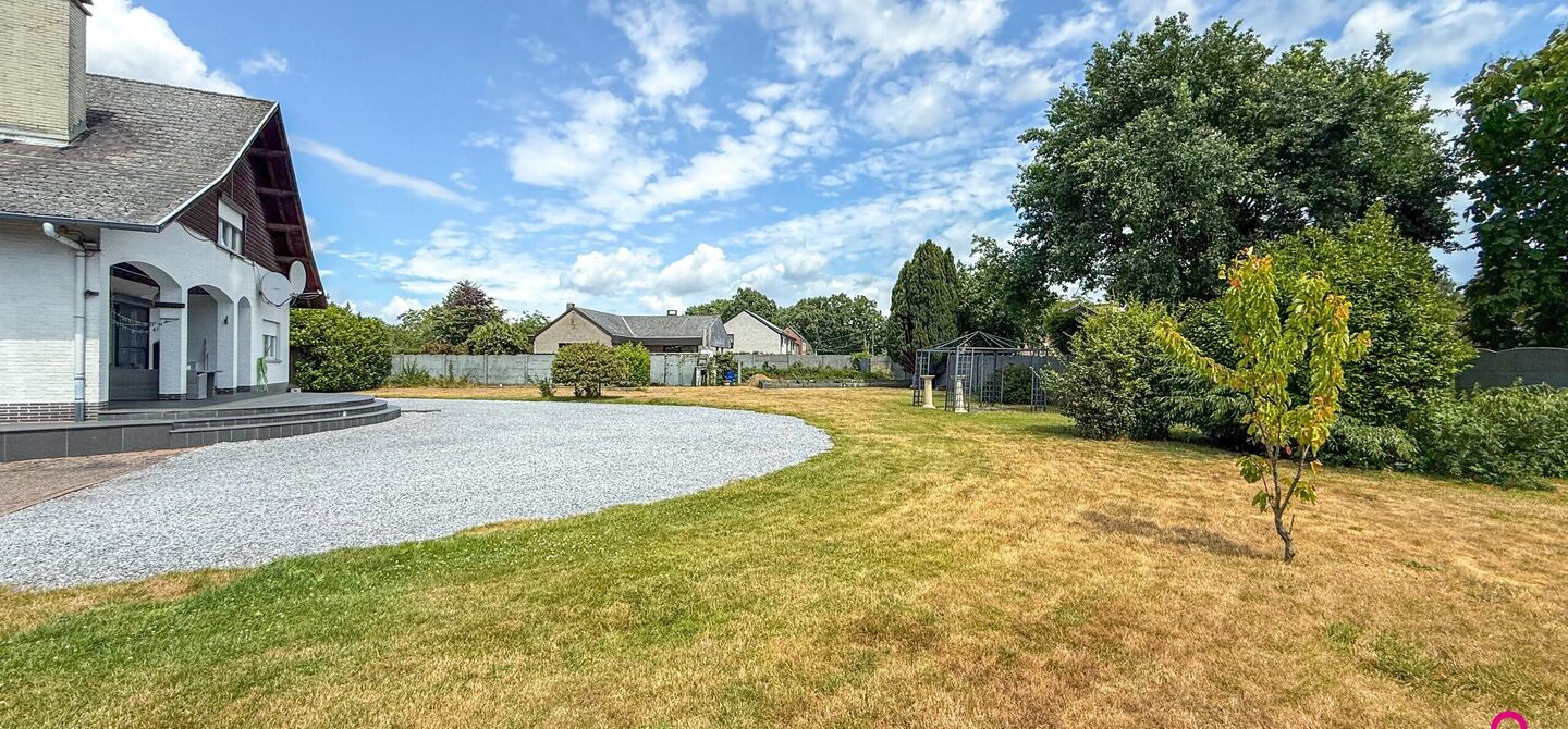 Bij ImmoFusion 7/7 “open huis”: klik op onze 3D-TOUR.
Ervaar vastgoed alsof je er zelf doorloopt!

Welkom op de Beverlosesteenweg 408 in Beringen: een uitzonderlijk ruime en volledig instapklare woning met maar liefst 6 slaapkamers, 2 badkamers, garag