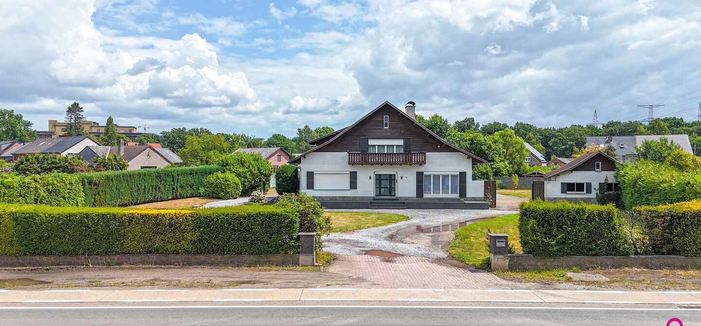 Bij ImmoFusion 7/7 “open huis”: klik op onze 3D-TOUR.
Ervaar vastgoed alsof je er zelf doorloopt!

Welkom op de Beverlosesteenweg 408 in Beringen: een uitzonderlijk ruime en volledig instapklare woning met maar liefst 6 slaapkamers, 2 badkamers, garag