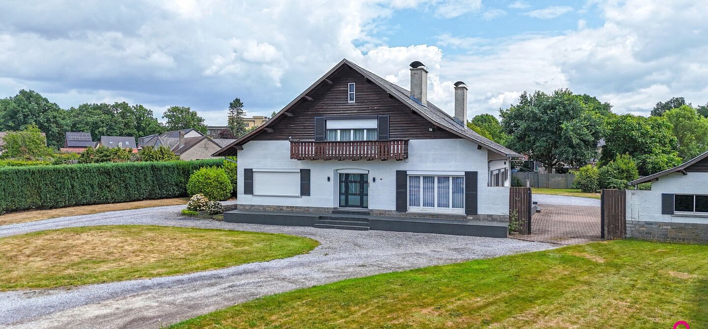 Bij ImmoFusion 7/7 “open huis”: klik op onze 3D-TOUR.
Ervaar vastgoed alsof je er zelf doorloopt!

Welkom op de Beverlosesteenweg 408 in Beringen: een uitzonderlijk ruime en volledig instapklare woning met maar liefst 6 slaapkamers, 2 badkamers, garag