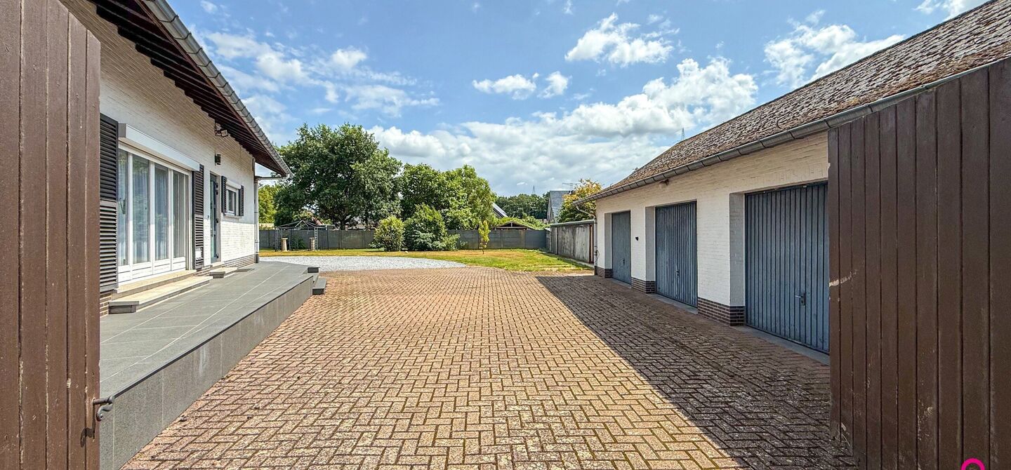 Bij ImmoFusion 7/7 “open huis”: klik op onze 3D-TOUR.
Ervaar vastgoed alsof je er zelf doorloopt!

Welkom op de Beverlosesteenweg 408 in Beringen: een uitzonderlijk ruime en volledig instapklare woning met maar liefst 6 slaapkamers, 2 badkamers, garag