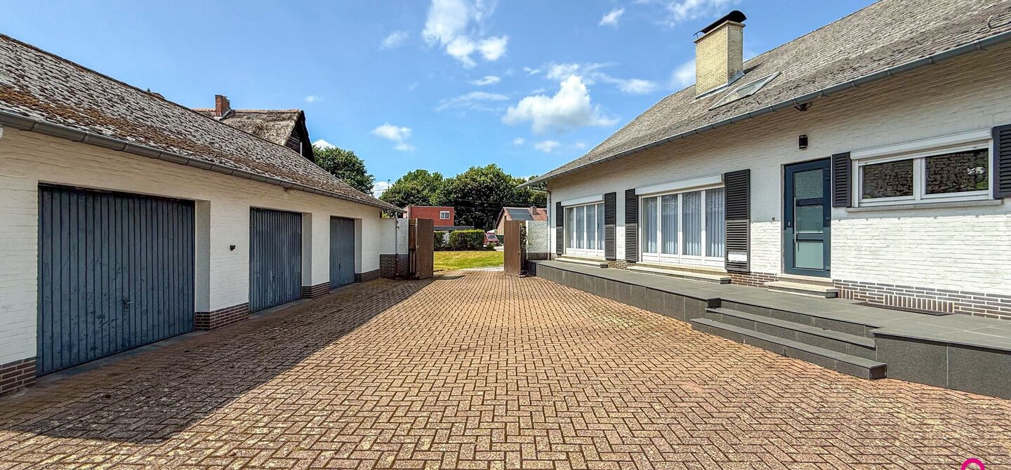 Bij ImmoFusion 7/7 “open huis”: klik op onze 3D-TOUR.
Ervaar vastgoed alsof je er zelf doorloopt!

Welkom op de Beverlosesteenweg 408 in Beringen: een uitzonderlijk ruime en volledig instapklare woning met maar liefst 6 slaapkamers, 2 badkamers, garag