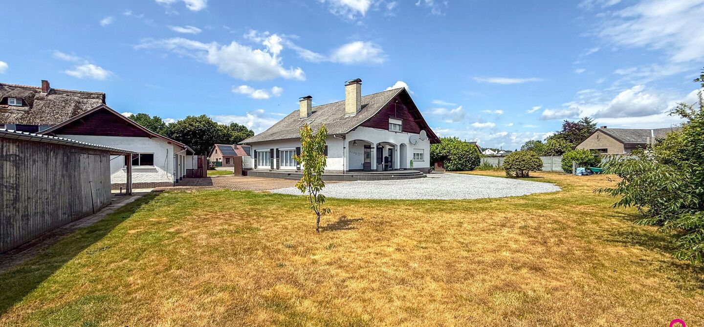 Bij ImmoFusion 7/7 “open huis”: klik op onze 3D-TOUR.
Ervaar vastgoed alsof je er zelf doorloopt!

Welkom op de Beverlosesteenweg 408 in Beringen: een uitzonderlijk ruime en volledig instapklare woning met maar liefst 6 slaapkamers, 2 badkamers, garag