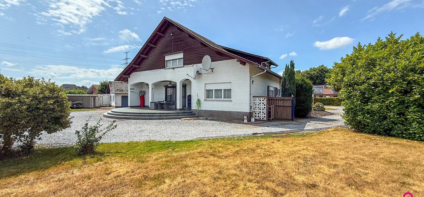 Bij ImmoFusion 7/7 “open huis”: klik op onze 3D-TOUR.
Ervaar vastgoed alsof je er zelf doorloopt!

Welkom op de Beverlosesteenweg 408 in Beringen: een uitzonderlijk ruime en volledig instapklare woning met maar liefst 6 slaapkamers, 2 badkamers, garag