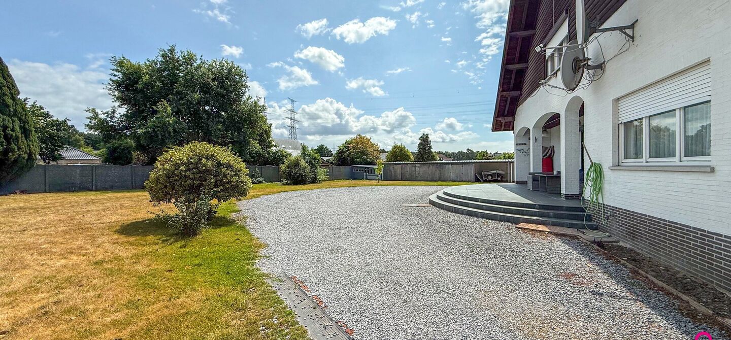 Bij ImmoFusion 7/7 “open huis”: klik op onze 3D-TOUR.
Ervaar vastgoed alsof je er zelf doorloopt!

Welkom op de Beverlosesteenweg 408 in Beringen: een uitzonderlijk ruime en volledig instapklare woning met maar liefst 6 slaapkamers, 2 badkamers, garag