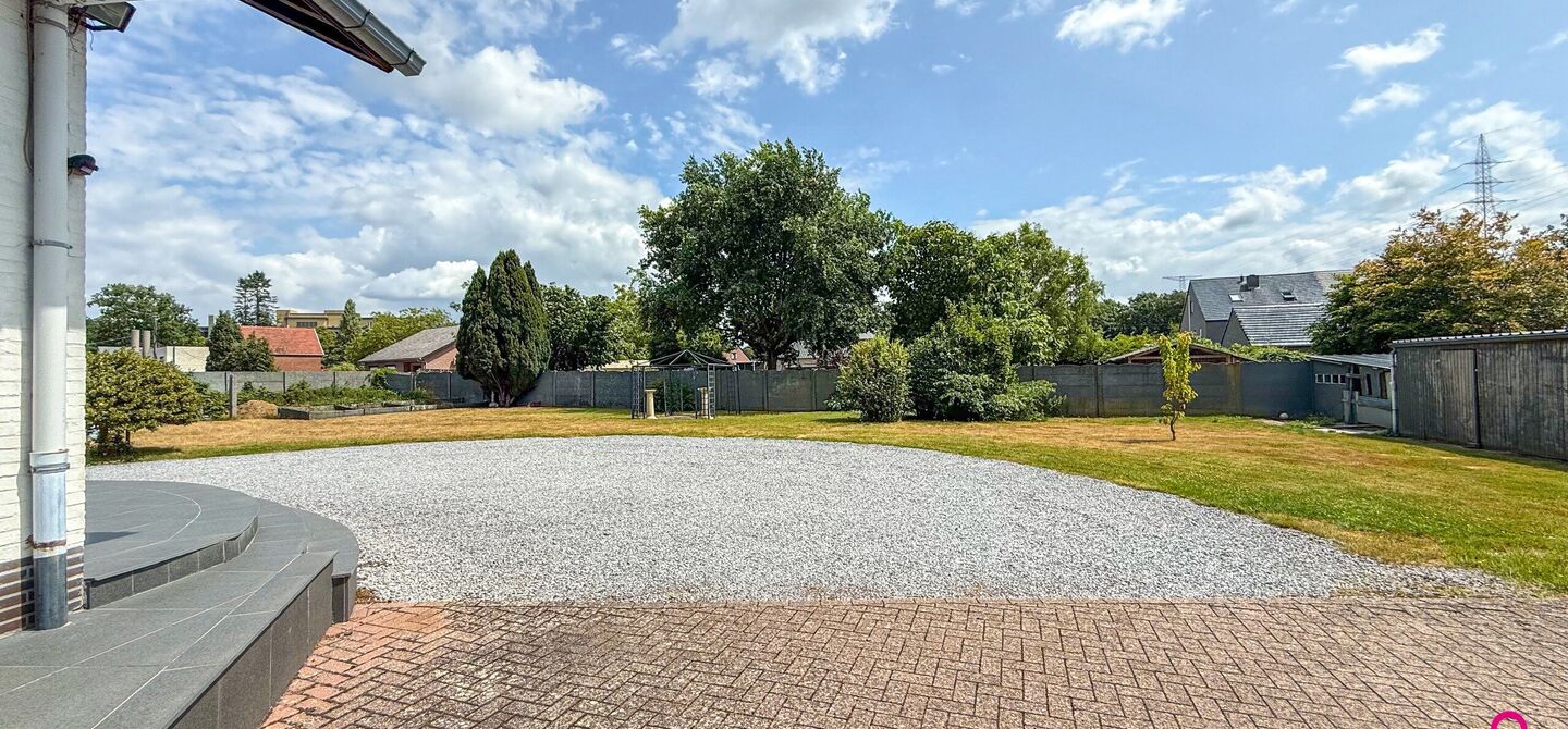 Bij ImmoFusion 7/7 “open huis”: klik op onze 3D-TOUR.
Ervaar vastgoed alsof je er zelf doorloopt!

Welkom op de Beverlosesteenweg 408 in Beringen: een uitzonderlijk ruime en volledig instapklare woning met maar liefst 6 slaapkamers, 2 badkamers, garag