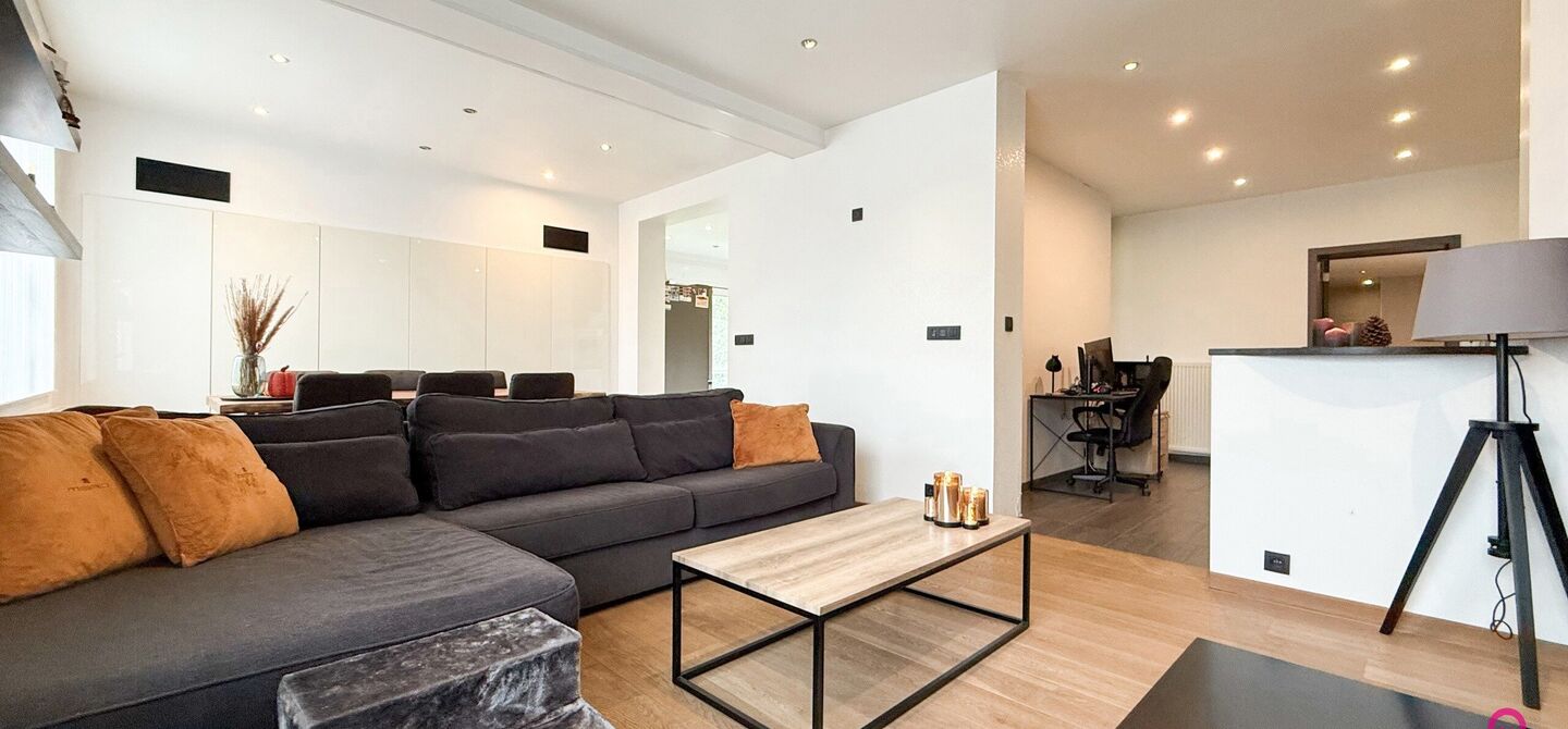 Bij ImmoFusion 7/7 “open huis”: klik op onze 3D-TOUR. Ervaar vastgoed alsof je er zelf doorloopt!

Welkom aan de Hasseltsesteenweg 171 in 3580 Beringen: hier wacht een prachtige, instapklare open bebouwing op een royaal hoek­perceel van circa 1.000 m