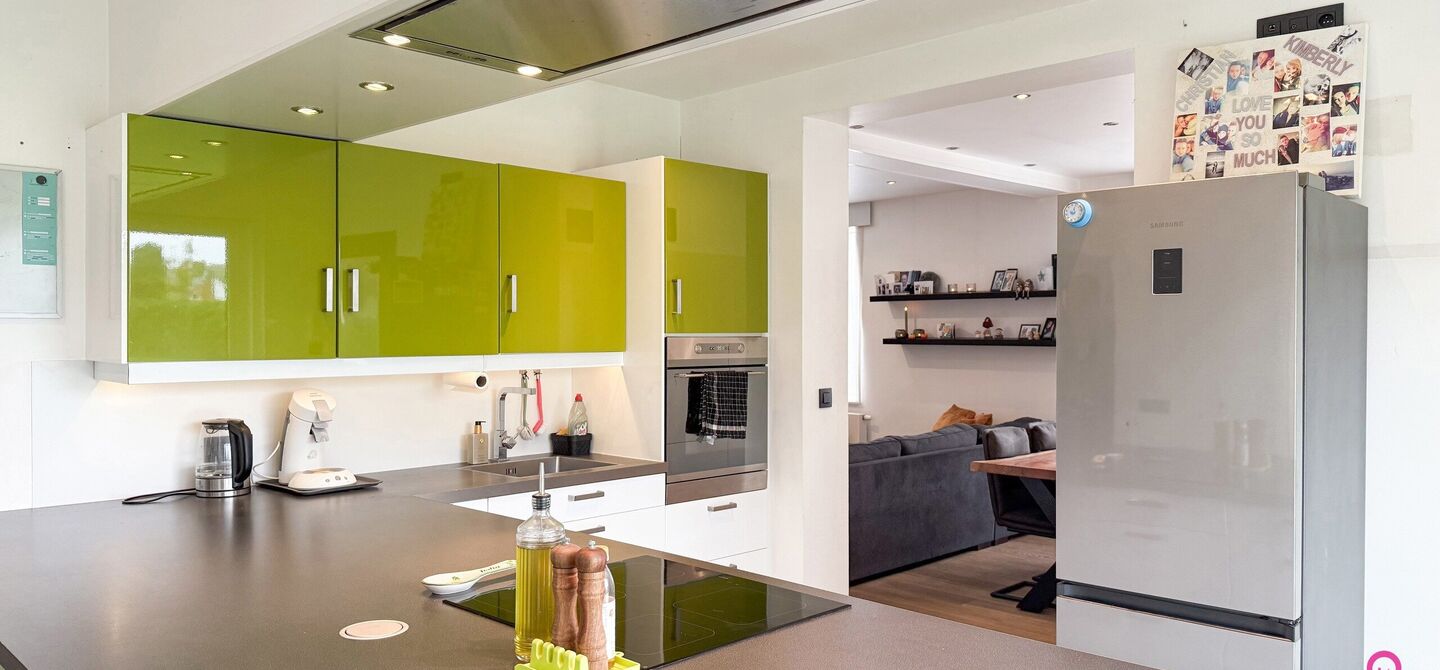 Bij ImmoFusion 7/7 “open huis”: klik op onze 3D-TOUR. Ervaar vastgoed alsof je er zelf doorloopt!

Welkom aan de Hasseltsesteenweg 171 in 3580 Beringen: hier wacht een prachtige, instapklare open bebouwing op een royaal hoek­perceel van circa 1.000 m