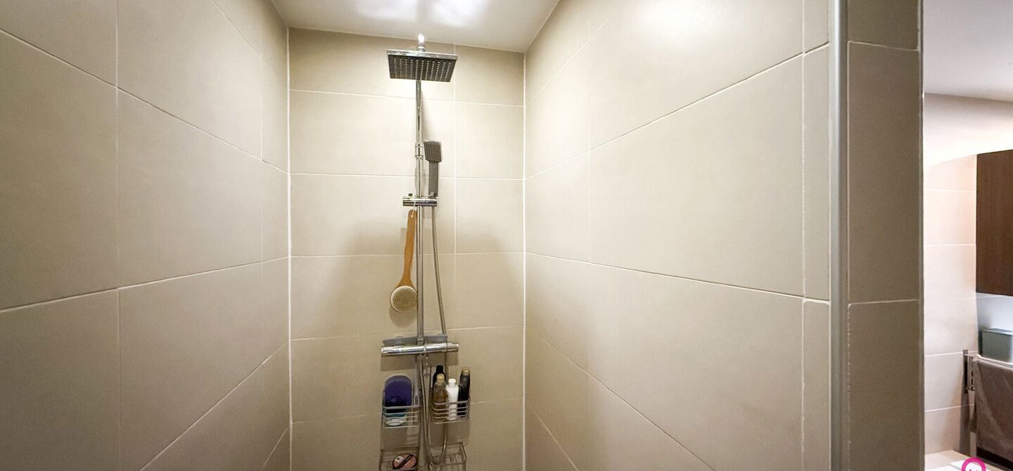 Bij ImmoFusion 7/7 “open huis”: klik op onze 3D-TOUR. Ervaar vastgoed alsof je er zelf doorloopt!

Welkom aan de Hasseltsesteenweg 171 in 3580 Beringen: hier wacht een prachtige, instapklare open bebouwing op een royaal hoek­perceel van circa 1.000 m